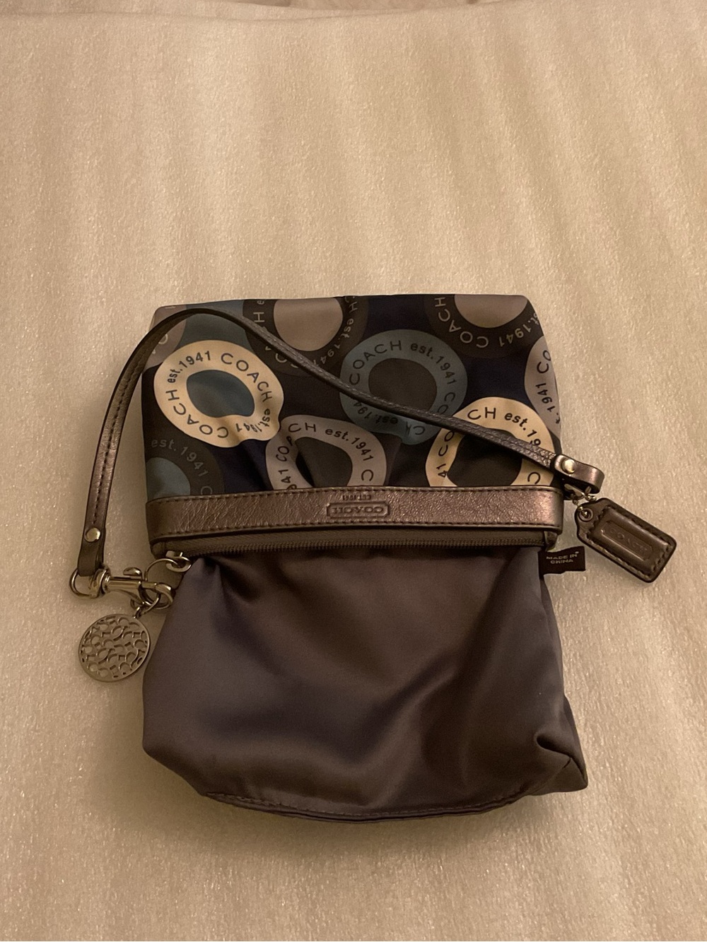 COACH Est. 1941 Graphic Circle Print Wristlet With Pristine Medallion & Hangtag - Picture 10 of 12